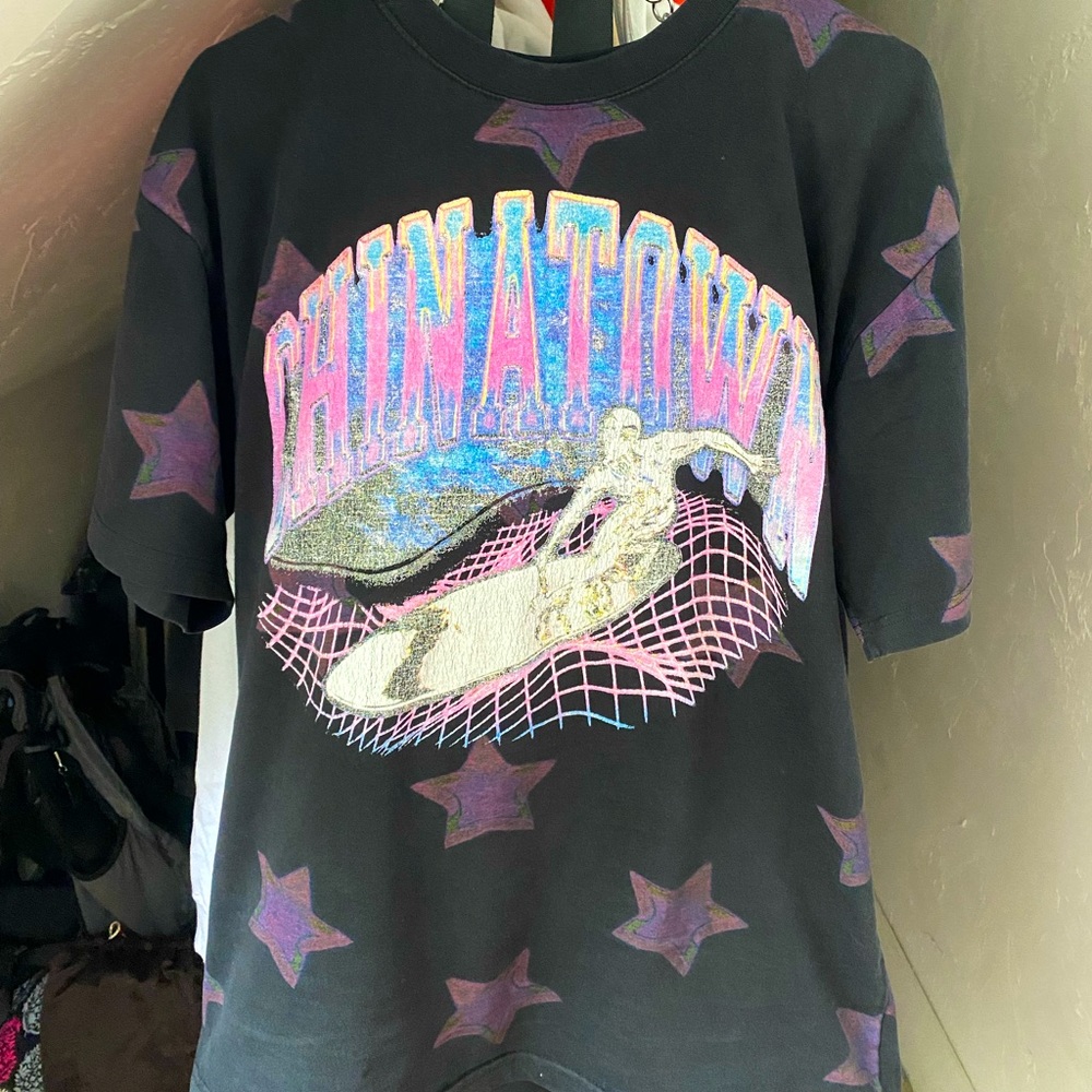 *CHINATOWN MARKET* Size L, SURFING MATRIX Graphic Tee